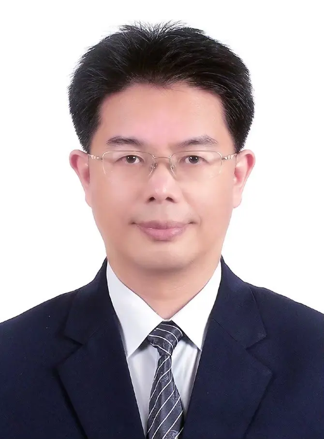 1何宗融 大頭照